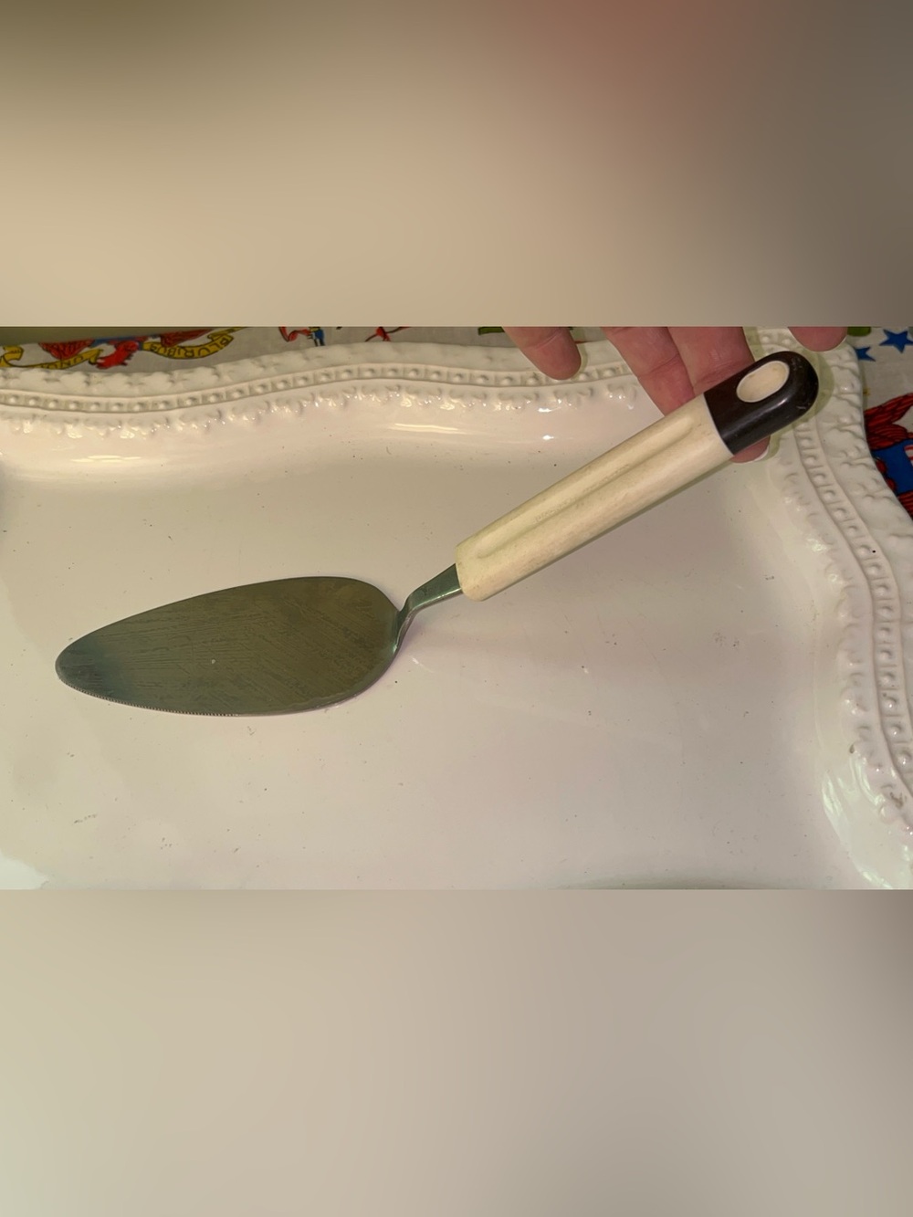 Vintage Suncraft Cake and Pie Server White